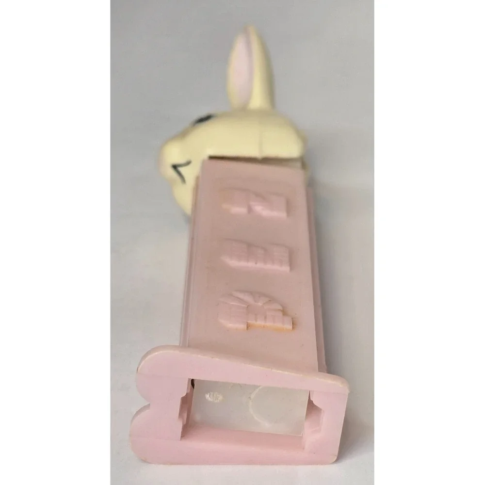 VINTAGE PEZ EASTER BUNNY LIGHT PINK DISPENSER WITH FEET‎ COLLECTIBLE EUC